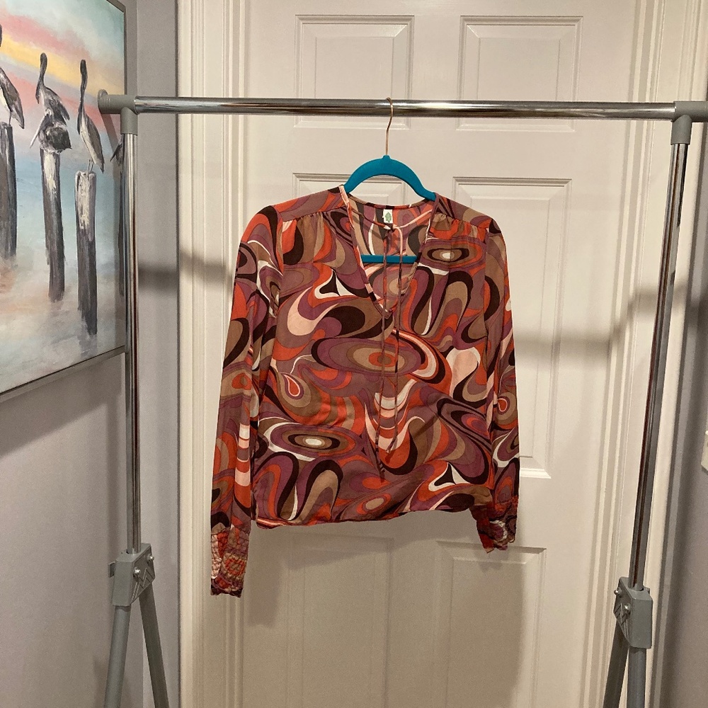 Mod-print top with tie neck.  Size 6